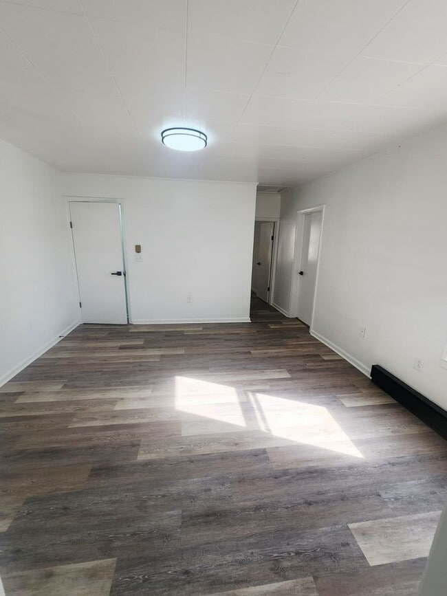Building Photo - 564 Haller St