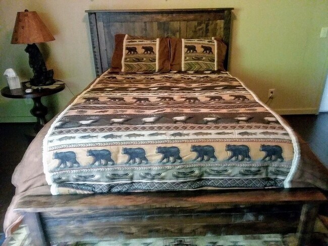 Building Photo - 50 Broadmoor Ln