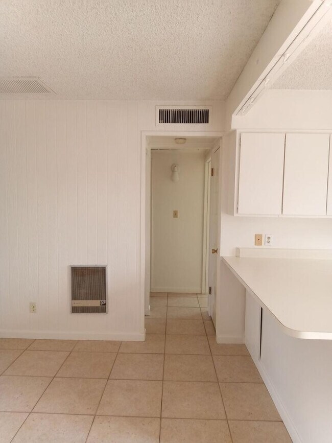Building Photo - 4140 E Cliffside Trail