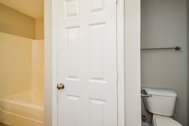 Building Photo - 649 Grant Dr