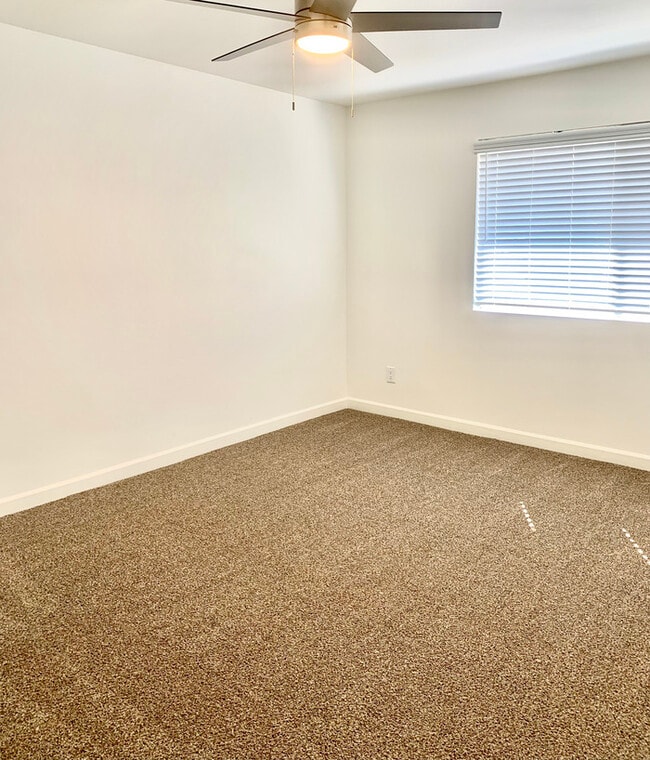 Building Photo - 8546 E Bellview St