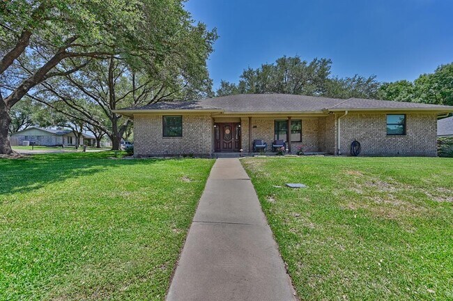 Primary Photo - 1600 Pecan St