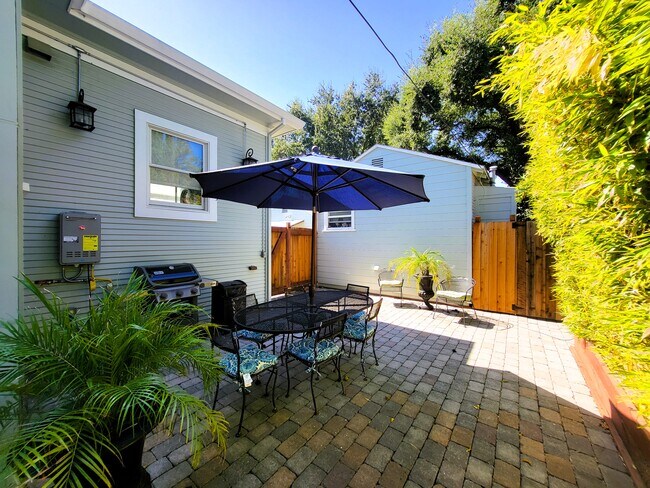 Building Photo - 119 Commercial St