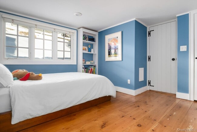 Building Photo - 291 Roaring Brook Rd