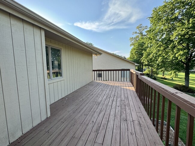 Building Photo - 212 Talah Ln