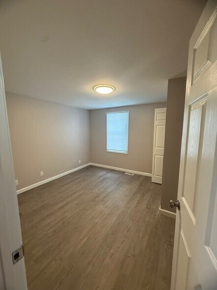 Building Photo - 1602 Kings Way