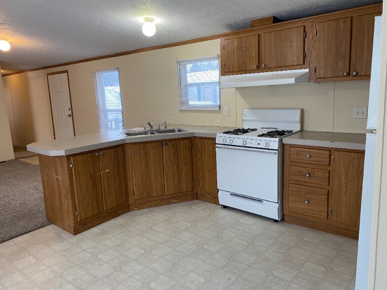 Building Photo - 1882 Stafford Ct