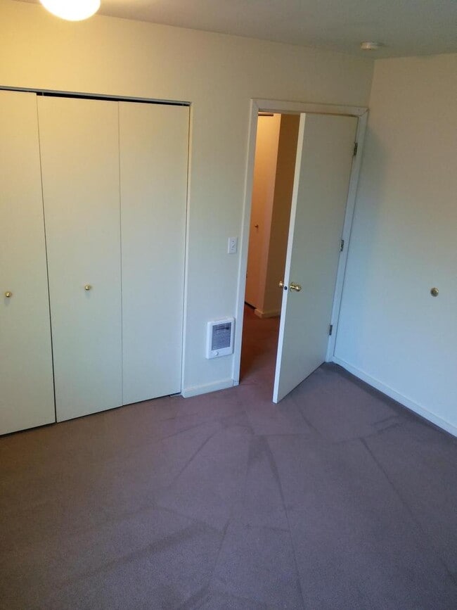 Building Photo - (560) 21st Street Duplex - 2 Bedroom / 2 Bathroom