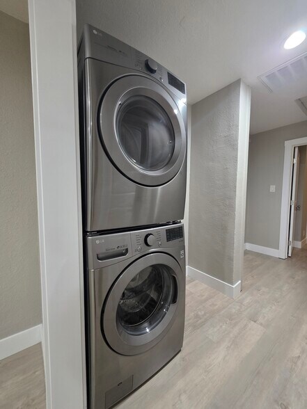 Washer & Dryer - 5050 Enrico Blvd
