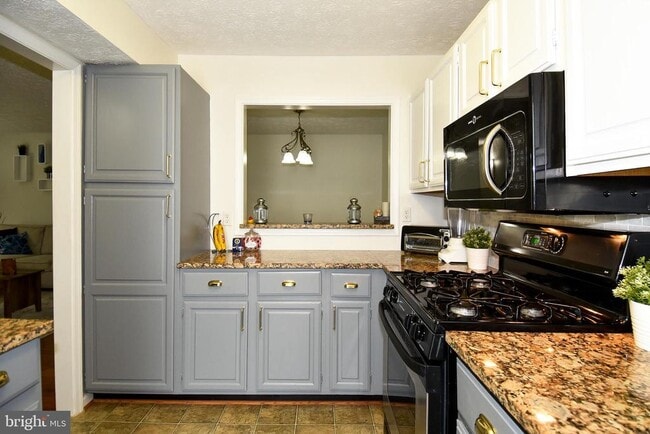 Building Photo - 12040 Cardamom Dr