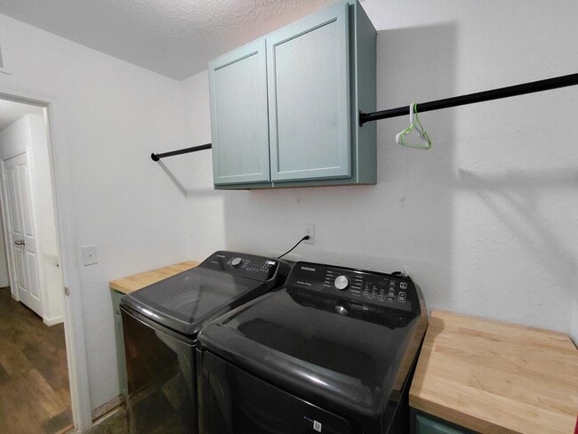 Building Photo - 836 Chariot Way
