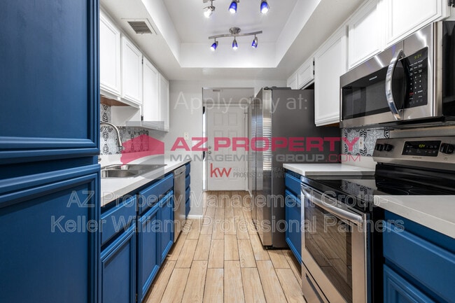 Building Photo - 938 E Villa Maria Dr