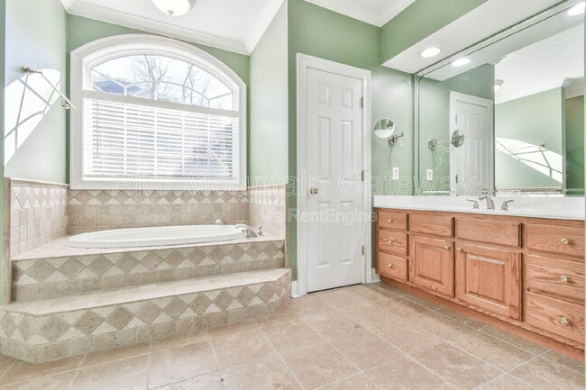 Building Photo - 894 Oak Pointe Dr