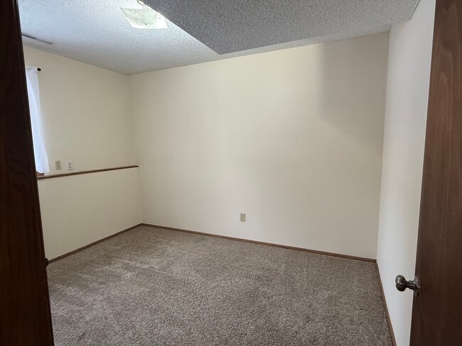 Building Photo - 2528 Birchview Ln