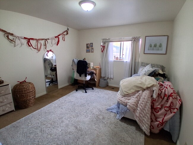 Building Photo - 243 E 400 N