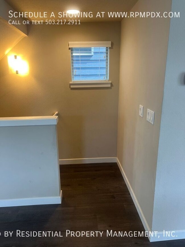 Building Photo - 14075 SW Compass Dr