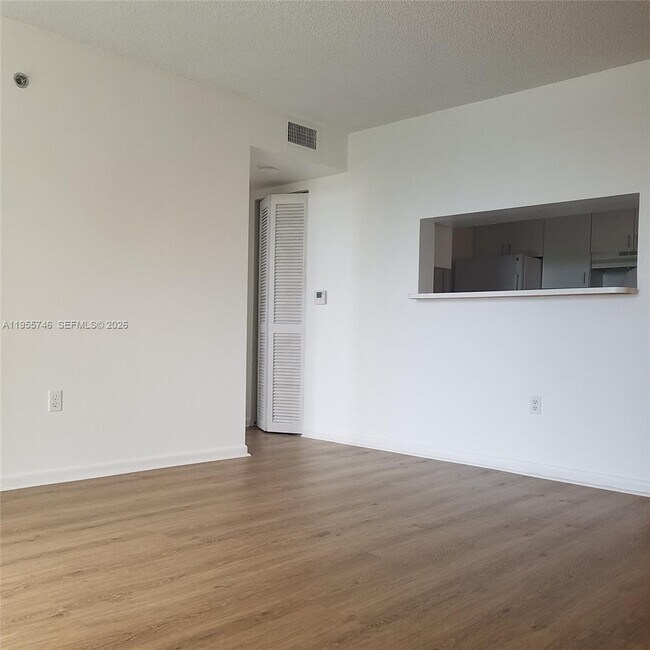 Building Photo - 19999 E Country Club Dr