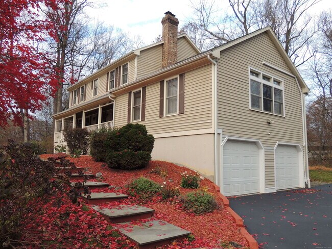 Building Photo - 12 Cardinal Ln