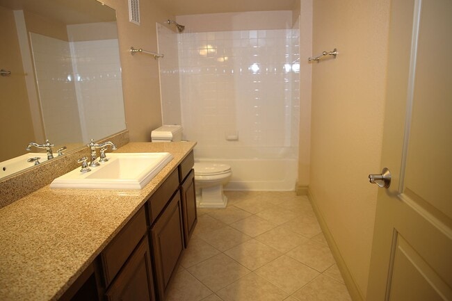 Building Photo - SW - CONDO - 2 BEDROOM - 1ST FLOOR