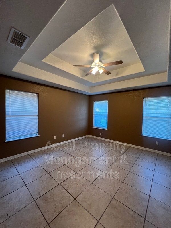 Building Photo - 3013 Constellation Dr