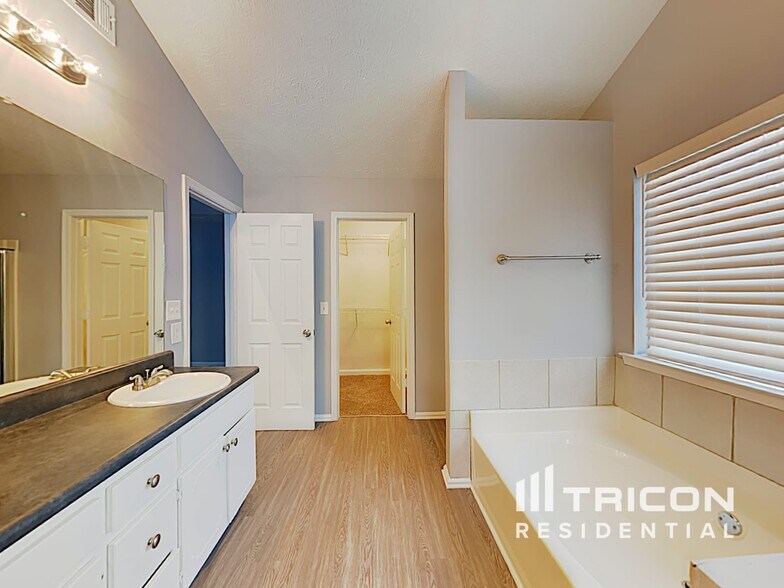 Building Photo - 2827 Appaloosa Run