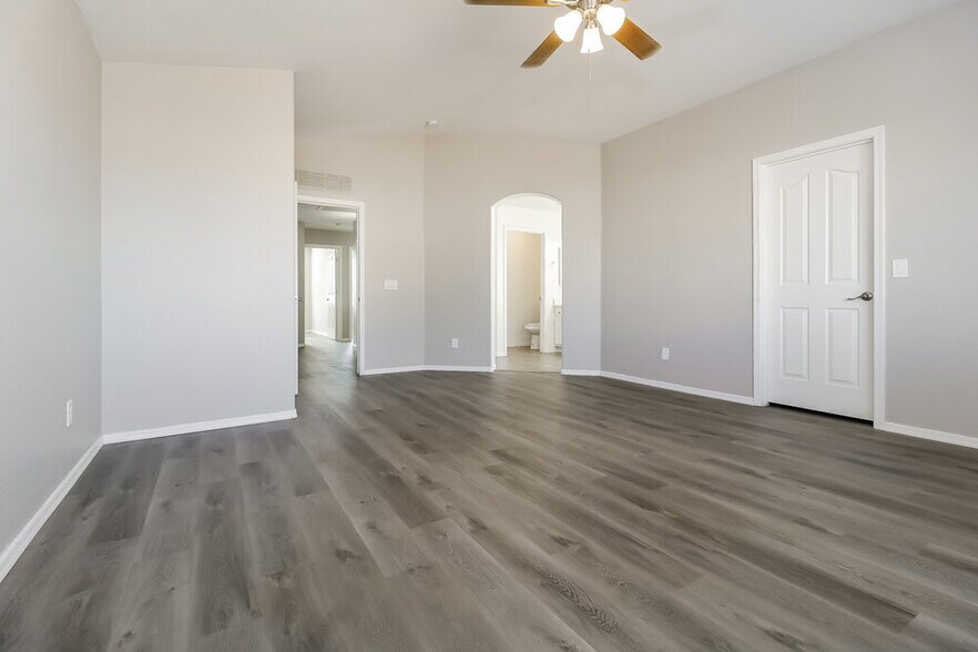 Building Photo - 12690 W Mulberry Dr
