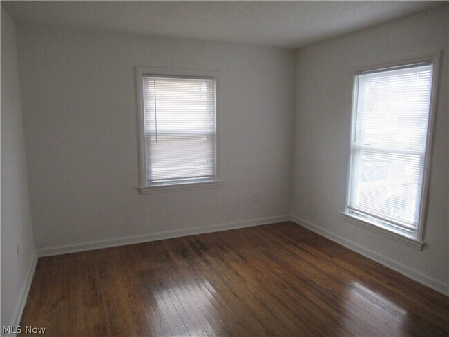 Building Photo - 1616 Douglas Rd