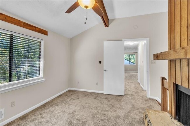 Building Photo - 3040 Clearbrook Dr