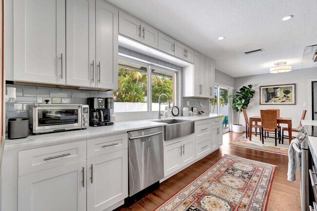 Building Photo - 5660 Golfway Dr