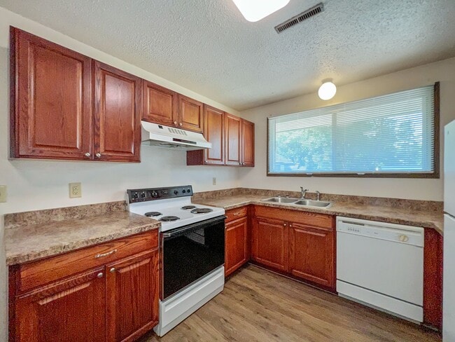 Interior Photo - 519 Welch Ave.