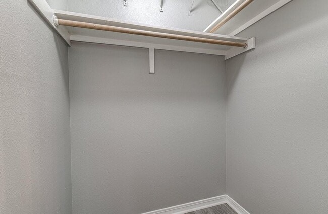 Building Photo - 16900 Simsbrook Dr