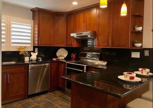 Building Photo - 61 Mozden Ln