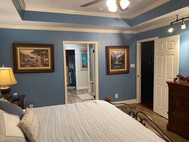 Master Bedroom - 1320 Woodvine Dr