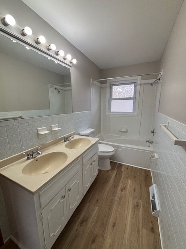 Building Photo - 891 Hill St