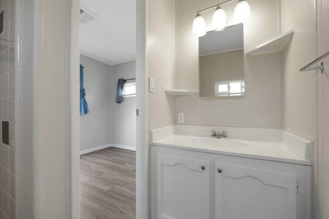 Building Photo - 22 Dahlberg Dr