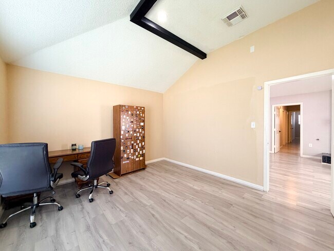 Building Photo - 6506 Briar Glade Dr