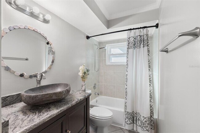 Building Photo - 3059 Hickory Dr