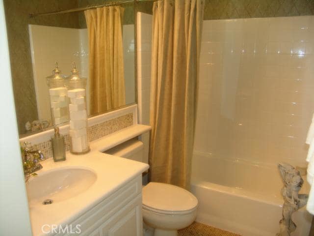 Building Photo - 1800 Oak St