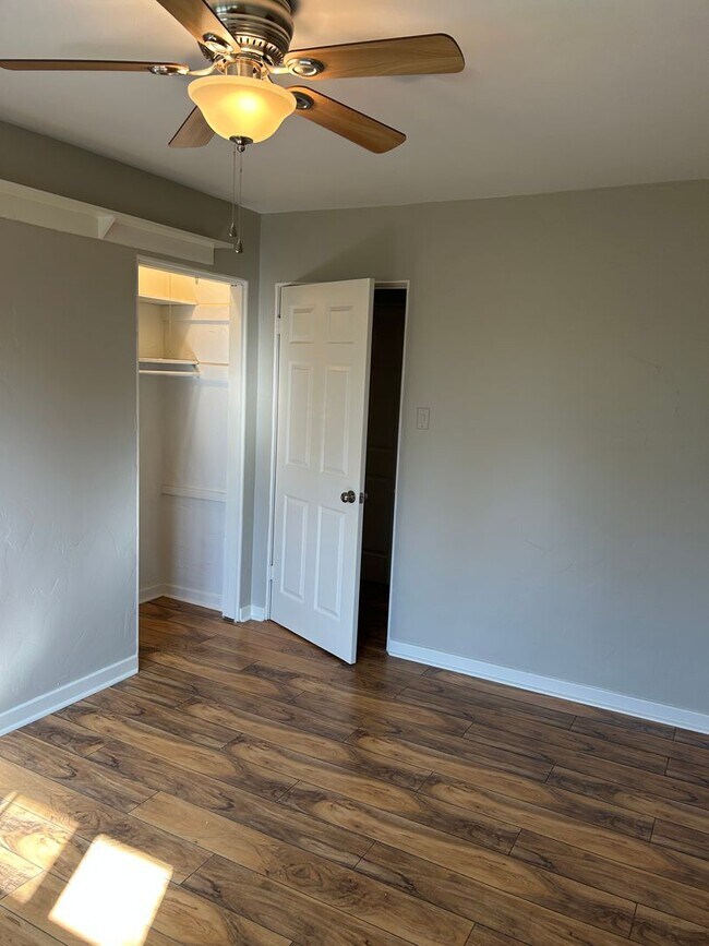 Building Photo - Contact Peggy 501 676 1758