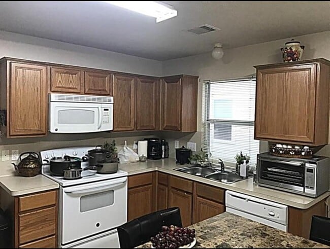 Building Photo - 20711 Sycamore Wood Dr