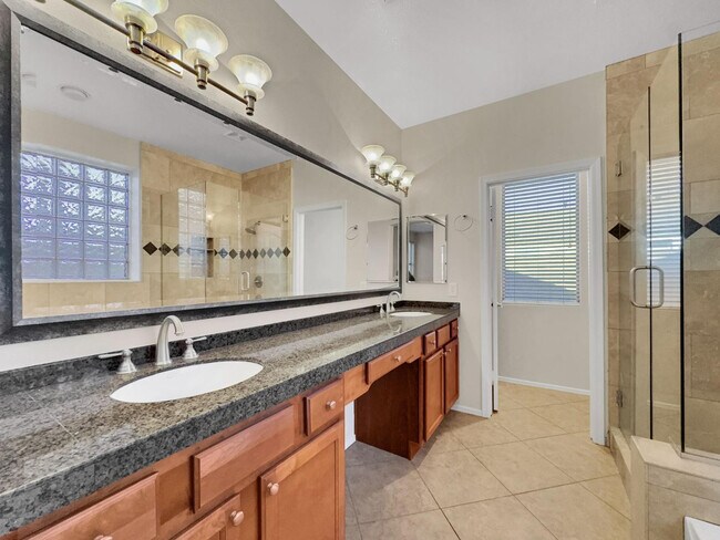 Building Photo - 261 N Nash Way