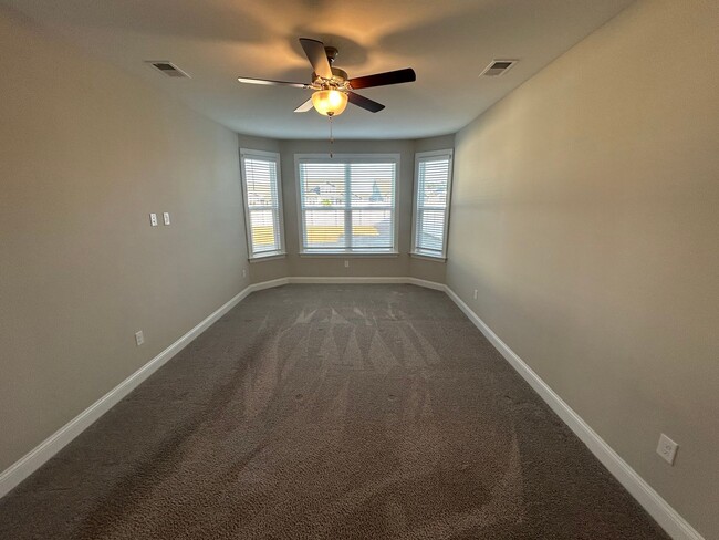 Building Photo - 585 Oyster Dr