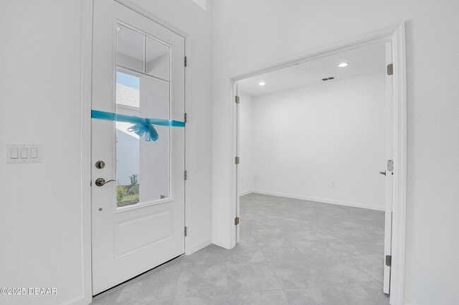 Building Photo - 215 Summertime Pl