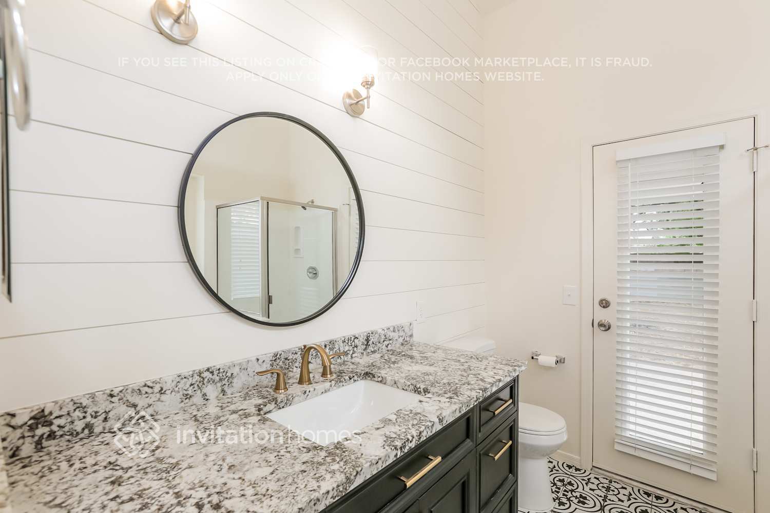 Building Photo - 1002 W Chicago Ct