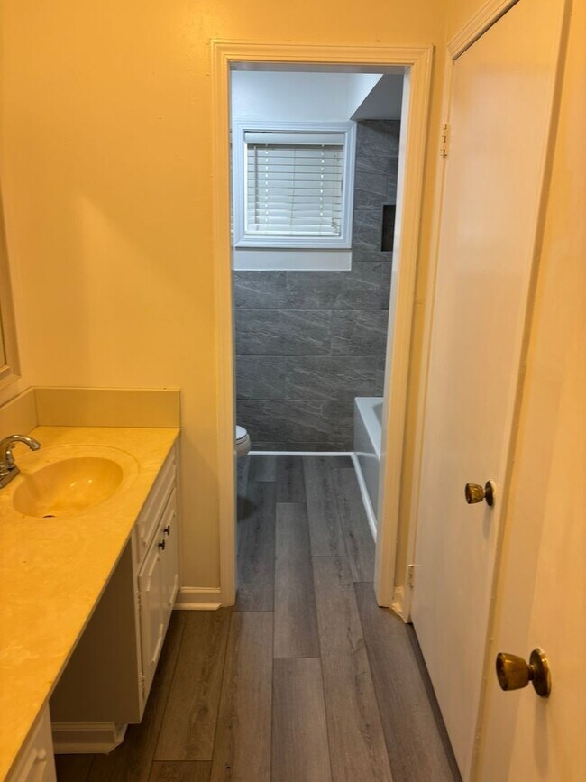 Building Photo - Where Comfort Meets Home