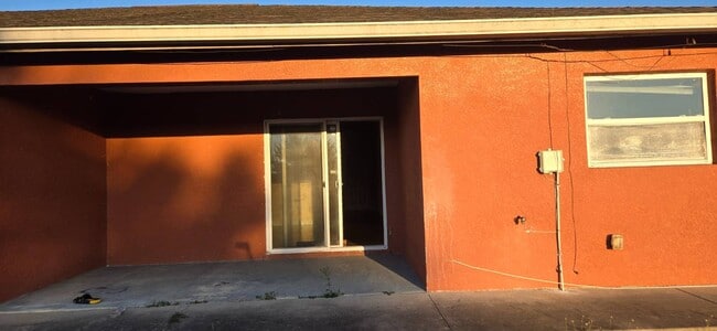 Building Photo - 410 Piper Ave