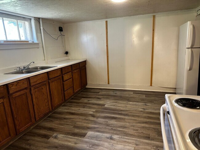 Building Photo - 2022 9th Ave