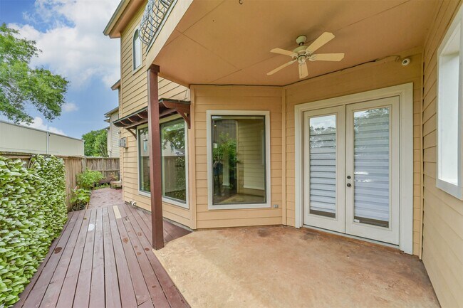 Building Photo - 11025 Robin Hood Ct