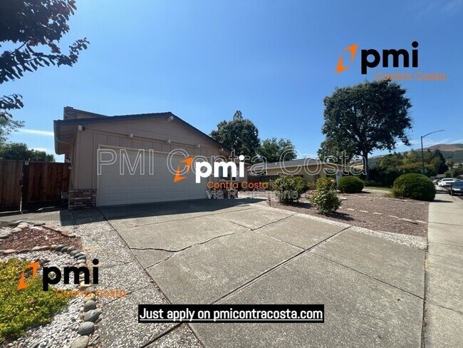 Building Photo - 2850 St Denis Dr