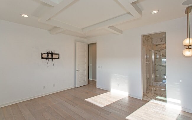 Building Photo - Beautiful contemporary design home in Bressi Ranch!